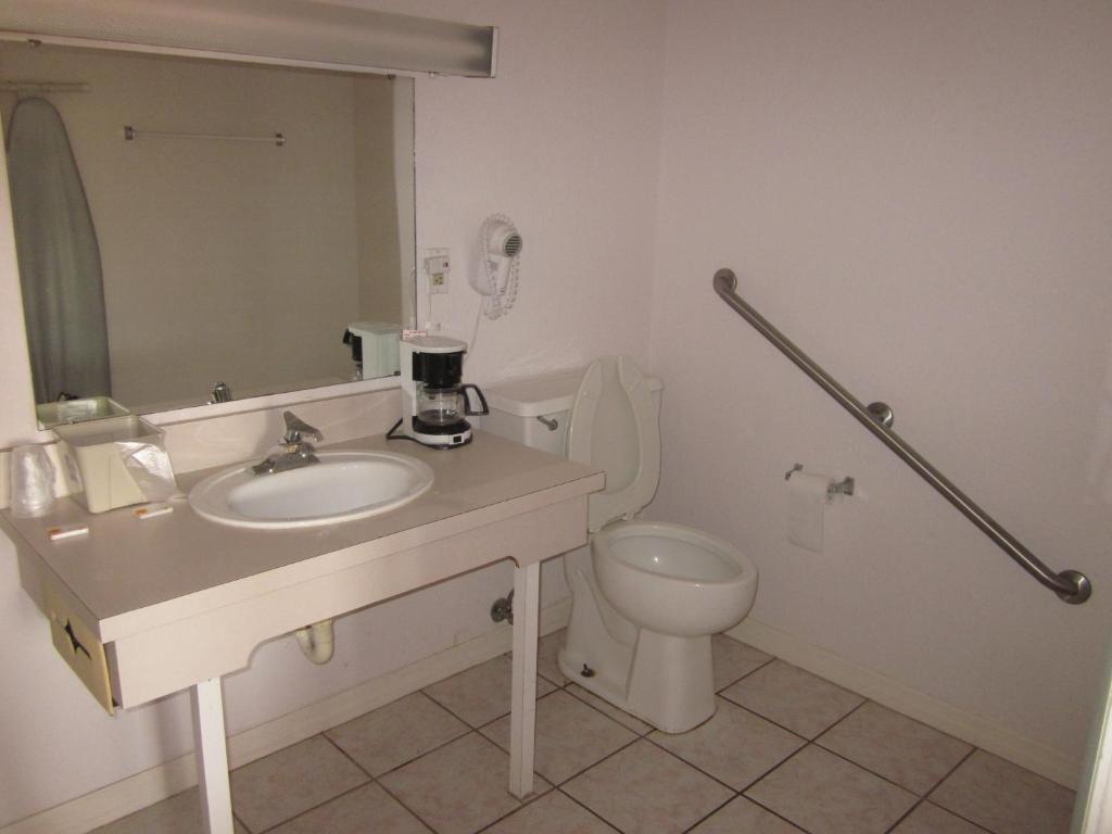 Westmont Inn - Lakeland Room photo